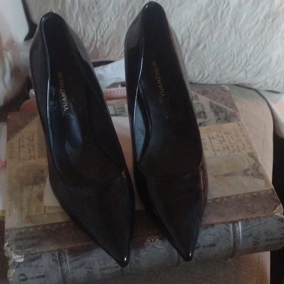 Brand new Black shiny red bottoms heels size 7.5 $45 - Picture 2 of 4